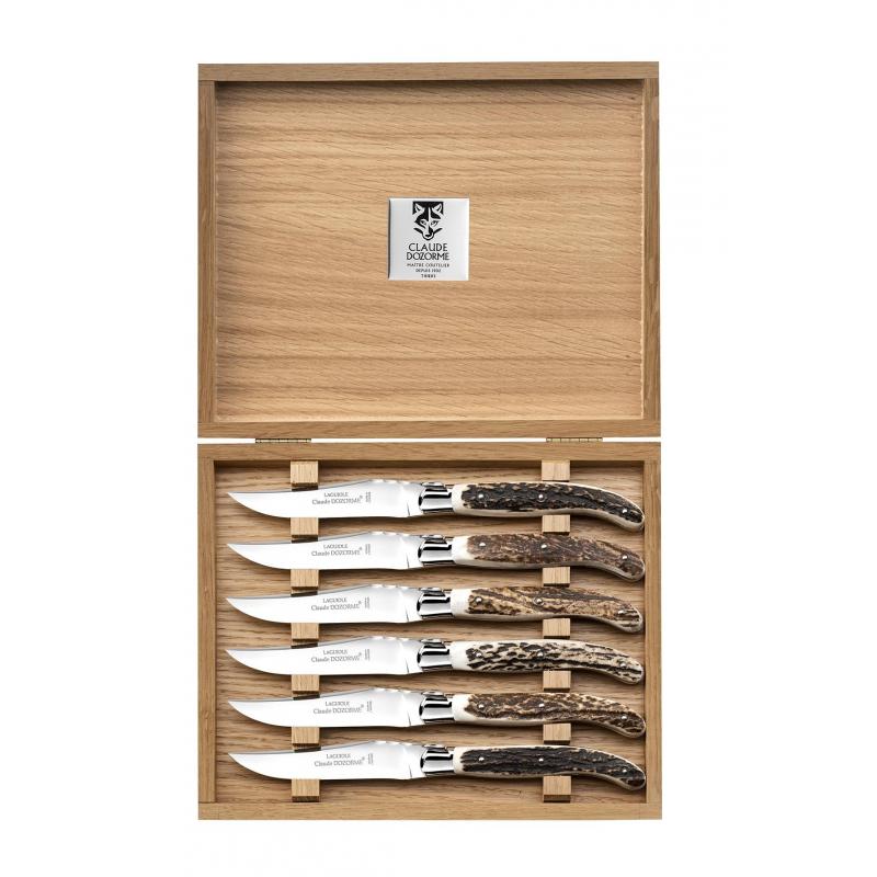 Coffret d'authentiques couteaux Laguiole de table manche corian rouge  Longueur du manche 12 cm Mitres 2 mitres inox brillant Conditionnement  Boîte de 6 Nature du manche Corian rouge Lame Inox Z40 Galbe