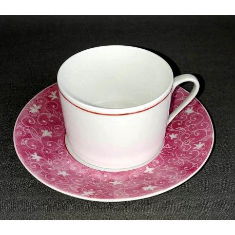 Tasse à thé rose et sous tasse Tasse à thé rose et sous tasse