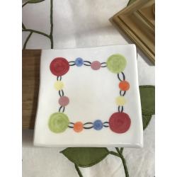 Assiette-soucoupe carrée à pois - petite taille