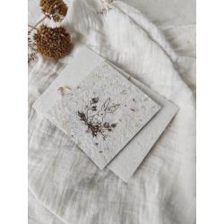Carte carrée lapin d'hiver sur papier fleuri
