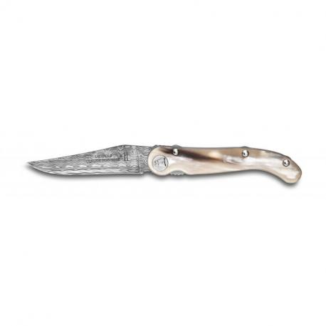 Couteau de poche Baroudeur Laguiole lame Damas manche corne claire Couteau de poche Baroudeur Laguiole lame Damas manche corne claire