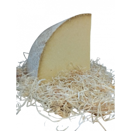 Cantal Entre-Deux au lait cru AOP : environ 1kg Cantal Entre-Deux au lait cru AOP : environ 1kg