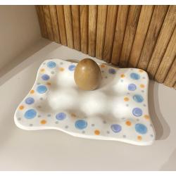 Plaque à oeufs à pois bleus